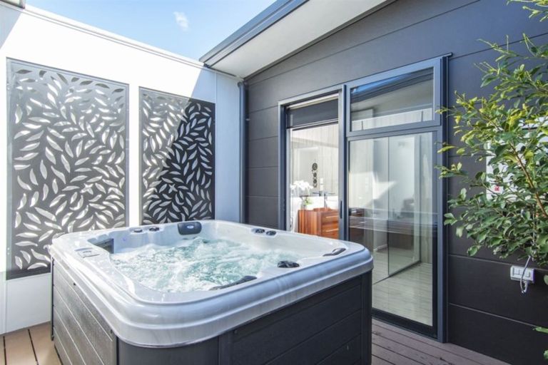 Photo of property in 15 Makura Drive, Papamoa Beach, Papamoa, 3118