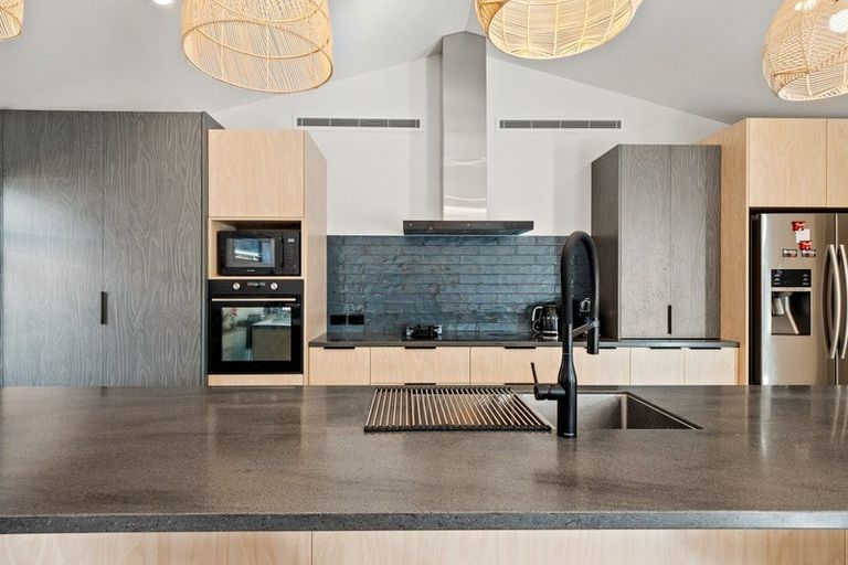 Photo of property in 32 Corriedale Road, Jacks Point, 9371