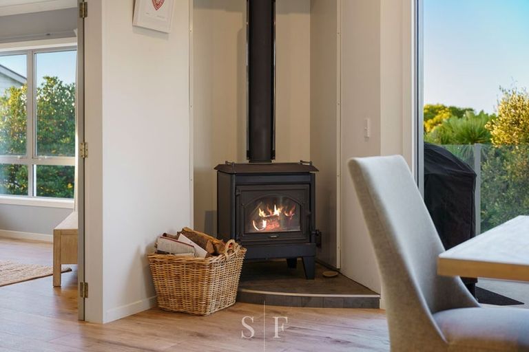 Photo of property in 155 Field Way, Waikanae Beach, Waikanae, 5036