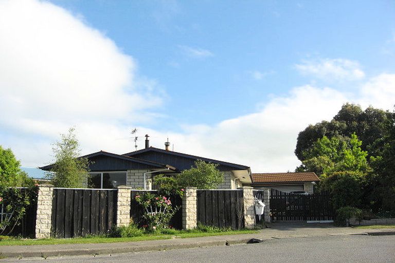 Photo of property in 9 Walker Place, Rangiora, 7400