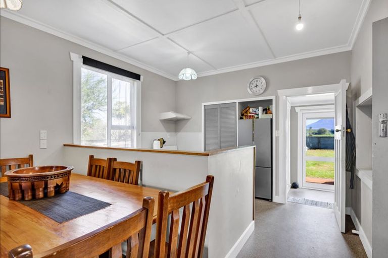 Photo of property in 15 High Street, Eltham, 4322