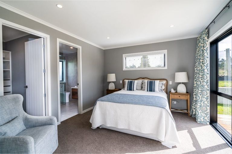Photo of property in 10 Te Rata Boulevard, Karaka, 2124