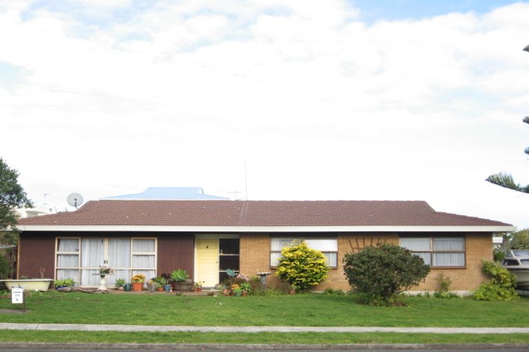 Photo of property in 130 Carnoustie Drive, Wattle Downs, Auckland, 2103