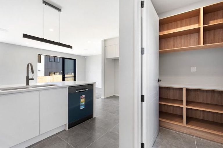 Photo of property in 17 Paihere Street, Huapai, Kumeu, 0810