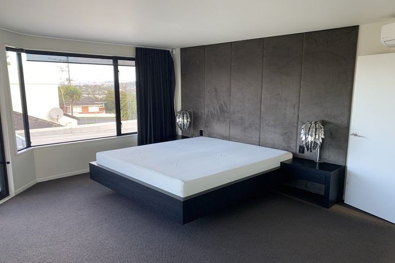 Photo of property in 1/2 Beatrice Avenue, Hillcrest, Auckland, 0627