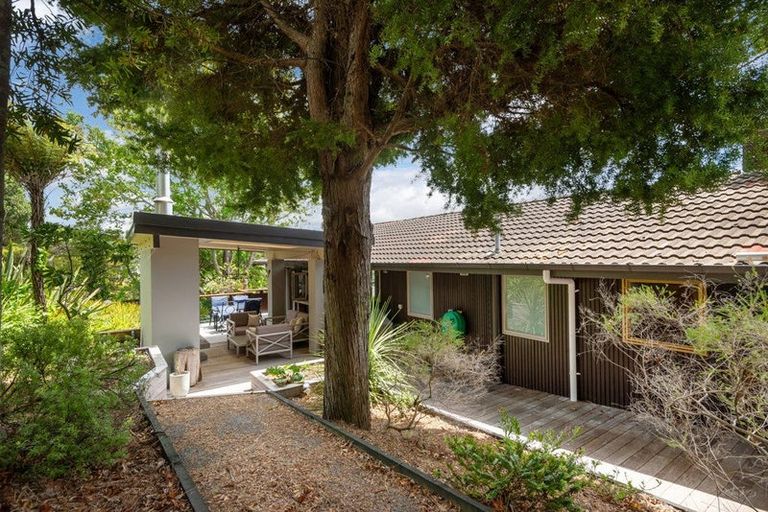 Photo of property in 22 Surville Place, Mairangi Bay, Auckland, 0630