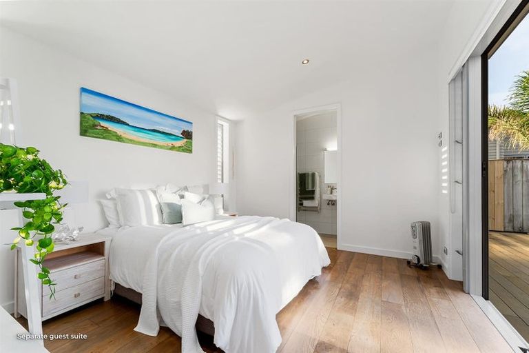 Photo of property in 39 Paraoa Crescent, Omaha, 0986