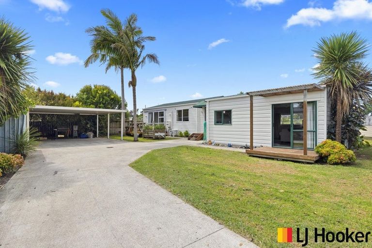 Photo of property in 11 Second Avenue, Glenbrook, Waiuku, 2681