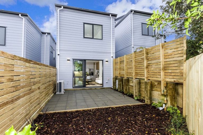 Photo of property in 11c Elizabeth Drive, West Harbour, Auckland, 0618