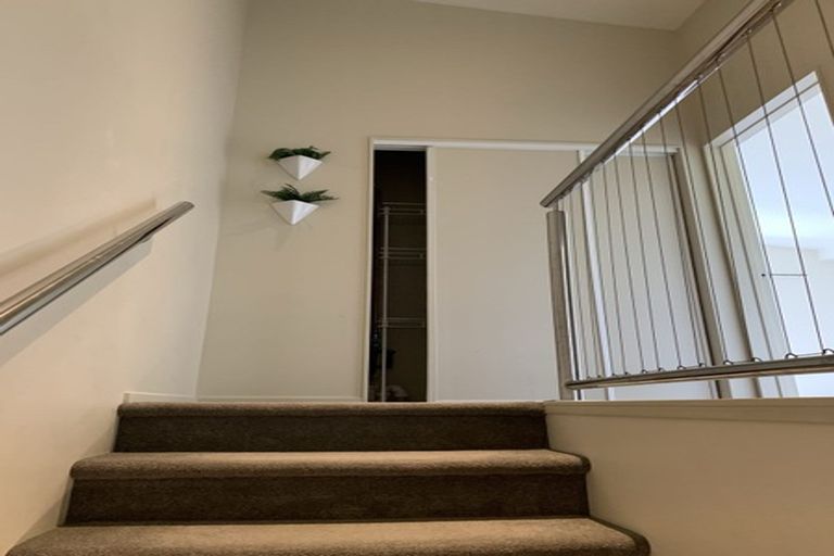 Photo of property in 9/40 Scarlet Oak Drive, Schnapper Rock, Auckland, 0632