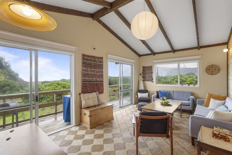 Photo of property in 36 North Piha Road, Piha, 0772