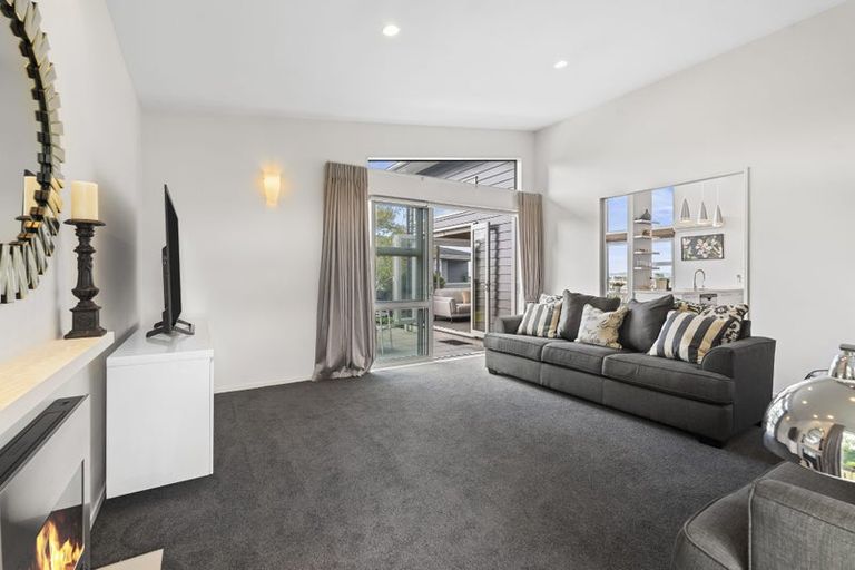 Photo of property in 60 Chesterfield Way, Orewa, 0931