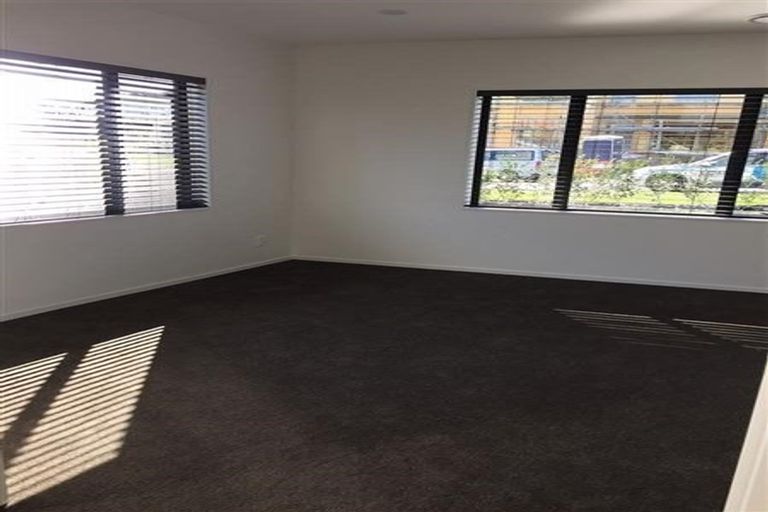 Photo of property in 27 Syd Grant Crescent, Orewa, 0931