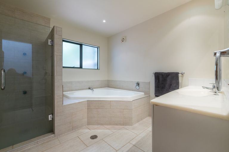 Photo of property in 59 Laingholm Drive, Laingholm, Auckland, 0604