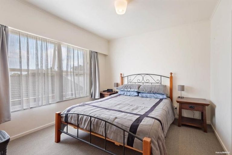 Photo of property in 2/84 Archers Road, Glenfield, Auckland, 0629