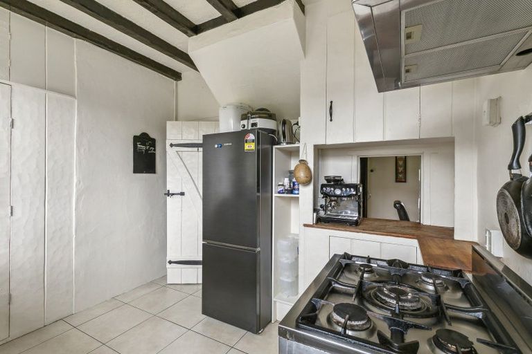 Photo of property in 42 Nicholson Road, Khandallah, Wellington, 6035