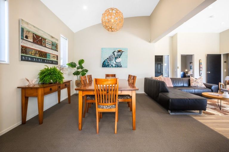 Photo of property in 141 Field Way, Waikanae Beach, Waikanae, 5036