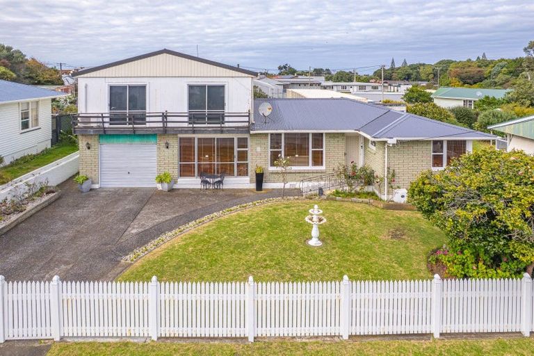 Photo of property in 39 Victoria Street, Patea, 4520