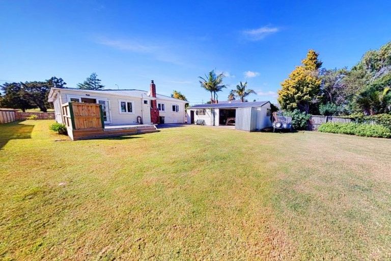 Photo of property in 20 Racecourse Road, Waiuku, 2123