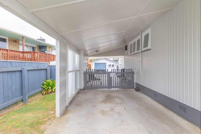 Photo of property in 12 Regal Street, Levin, 5510