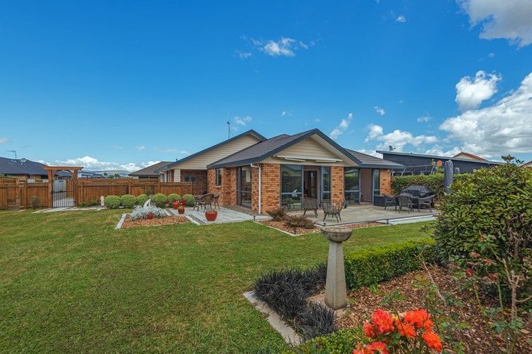 Photo of property in 20 Chestnut Close, Kelvin Grove, Palmerston North, 4414