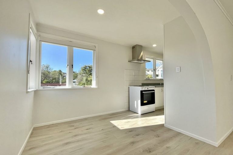 Photo of property in 20 Madison Place, Forrest Hill, Auckland, 0620