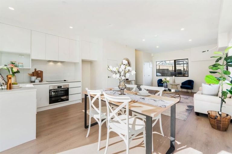 Photo of property in 4b Flaunty Place, West Harbour, Auckland, 0618