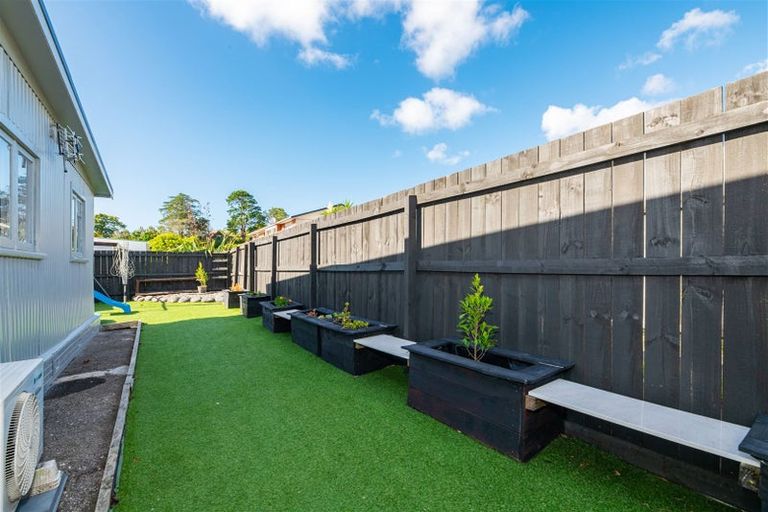 Photo of property in 2/176 Henderson Valley Road, Henderson, Auckland, 0612