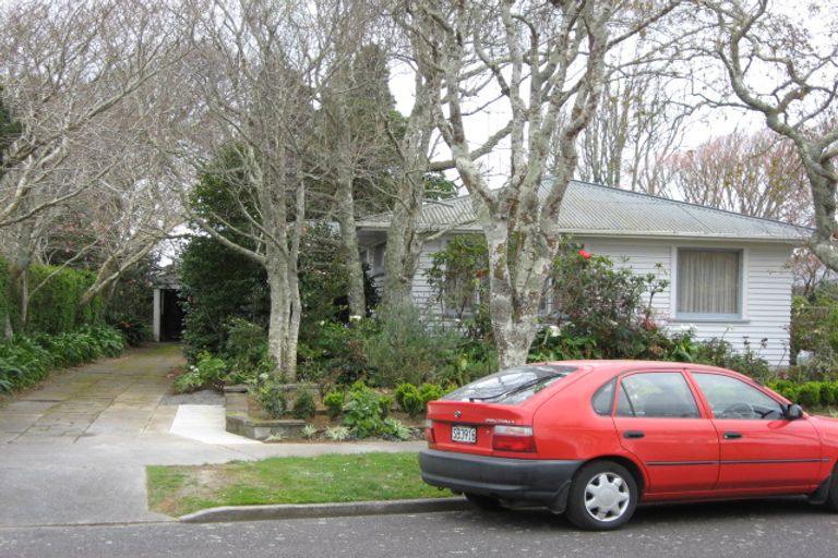 Photo of property in 35 Turakina Street, Merrilands, New Plymouth, 4312