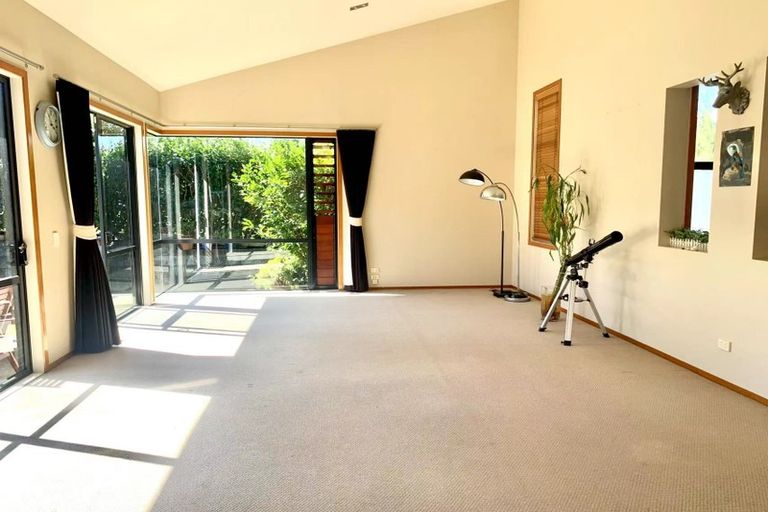 Photo of property in 2 Strundeen Close, Flat Bush, Auckland, 2016