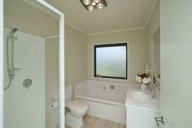 Photo of property in 52 Shillingford Boulevard, Rolleston, 7615