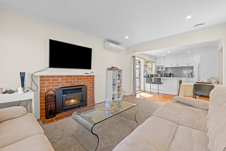 Photo of property in 56 Botany Road, Botany Downs, Auckland, 2010