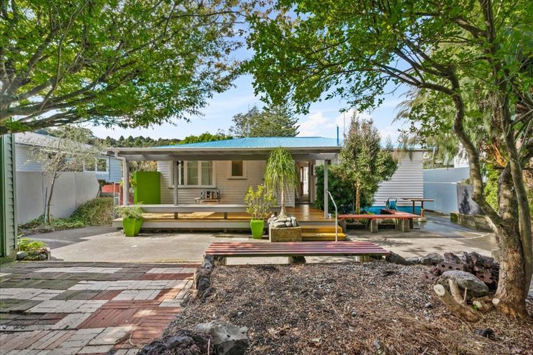 Photo of property in 25 Lowtherhurst Road, Massey, Auckland, 0614