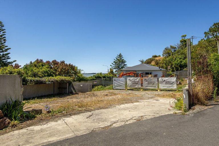 Photo of property in 1/1 The Brae, Mount Pleasant, Christchurch, 8081