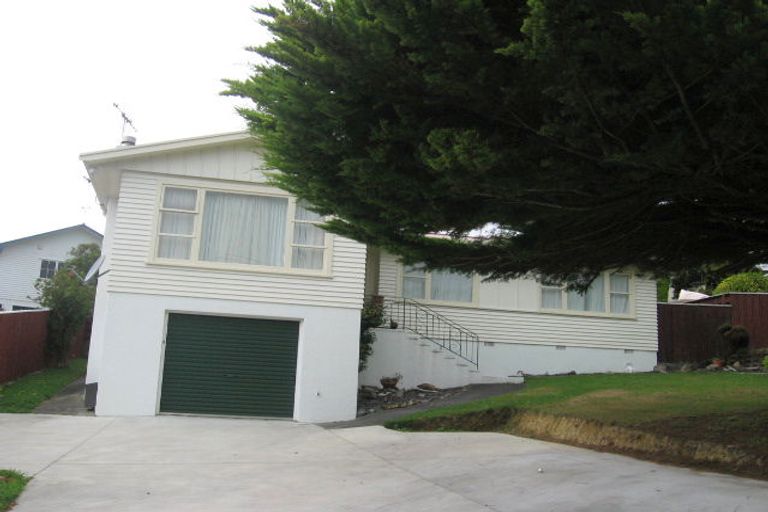 Photo of property in 11 Oriel Avenue, Tawa, Wellington, 5028