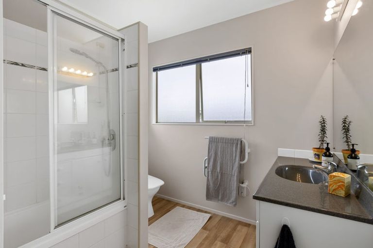 Photo of property in 6 Settlers Grove, Orewa, 0931