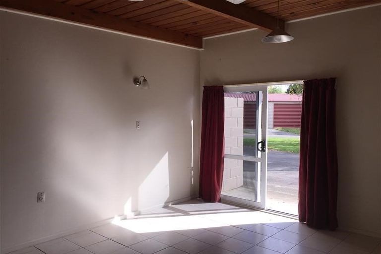 Photo of property in Acacia Flats, 1/205 Waikawa Road, Waikawa, Picton, 7220