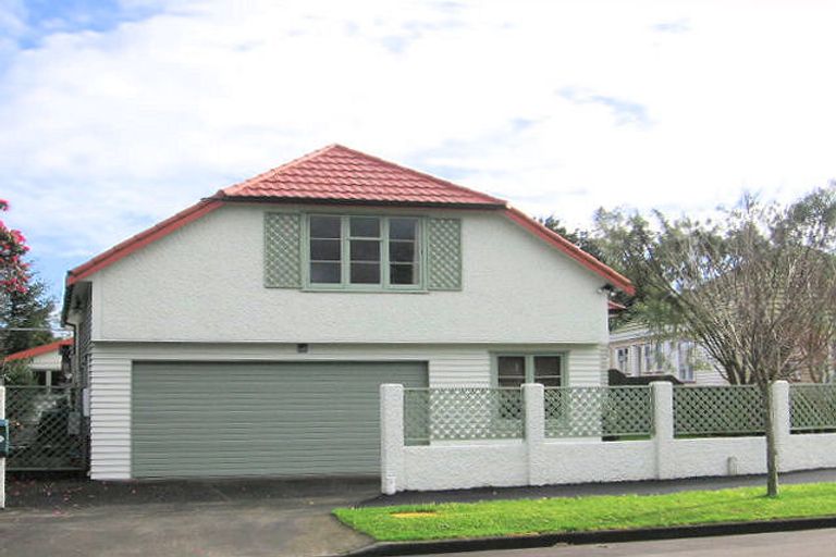Photo of property in 33 Anderson Street, Hokowhitu, Palmerston North, 4410