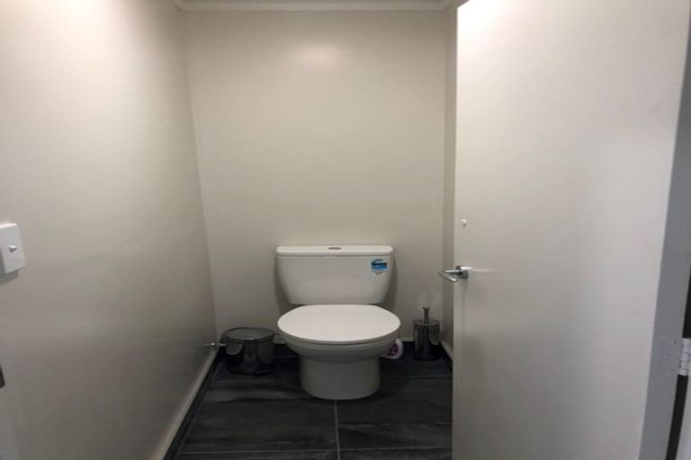 Photo of property in 115 Athena Drive, Totara Vale, Auckland, 0629