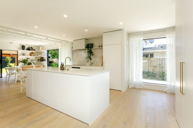 Photo of property in 23 Linda Street, Oakura, 4314