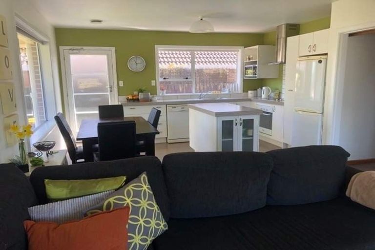 Photo of property in 2/3 Binstead Place, Avondale, Christchurch, 8061