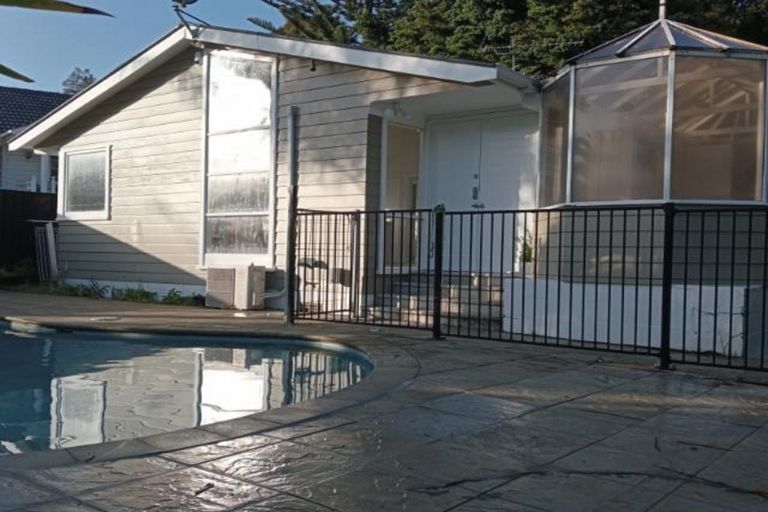 Photo of property in 57 Lawrence Crescent, Hillpark, Auckland, 2102