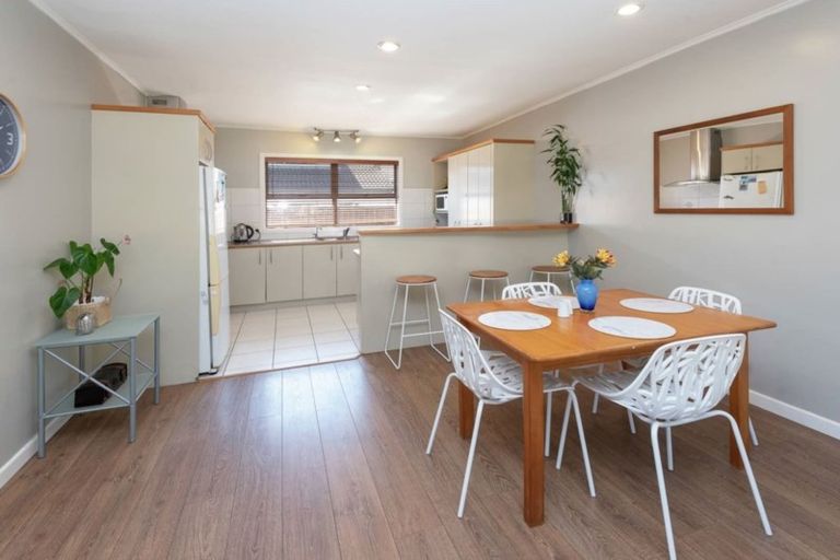 Photo of property in 54 Hattaway Avenue, Bucklands Beach, Auckland, 2012