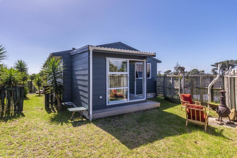 Photo of property in 42 Rodney Avenue, Te Horo Beach, Otaki, 5581