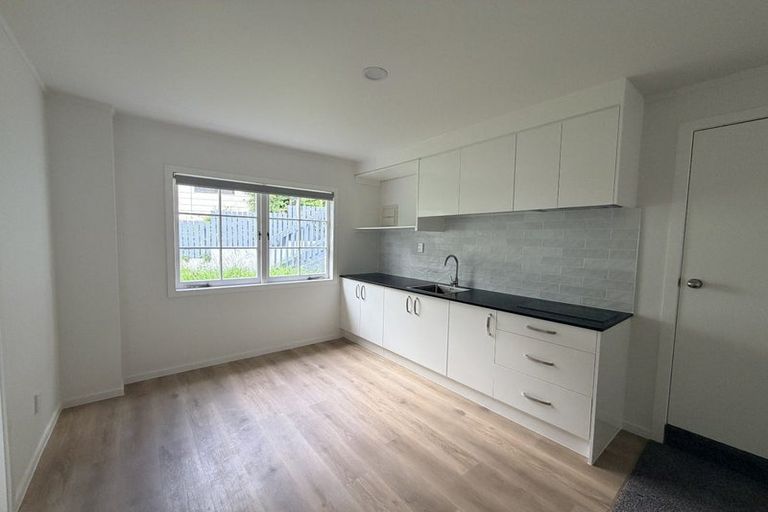 Photo of property in 30 Glencourt Place, Glenfield, Auckland, 0629