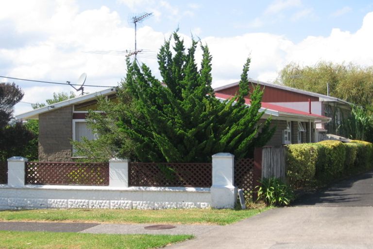 Photo of property in 1/19 Queen Mary Avenue, New Lynn, Auckland, 0600