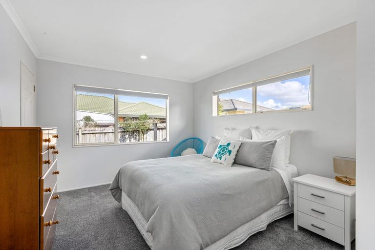 Photo of property in 15 Kath Hopper Drive, Orewa, 0931