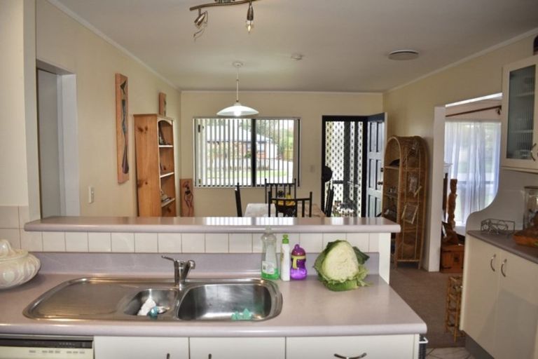 Photo of property in 12 Renata Road, Otaki, 5512