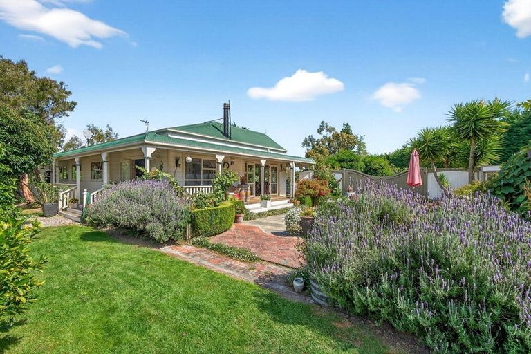 Photo of property in 41 Oxford Street, Martinborough, 5711
