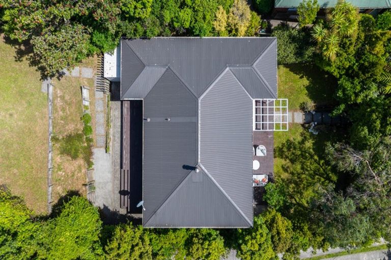 Photo of property in 1 Wakely Road, Newlands, Wellington, 6037